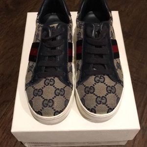 Kids Gucci tennis shoes red and navy